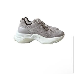 NWOT Steve Madden Myles Q Sneaker Women’s Size 8.5